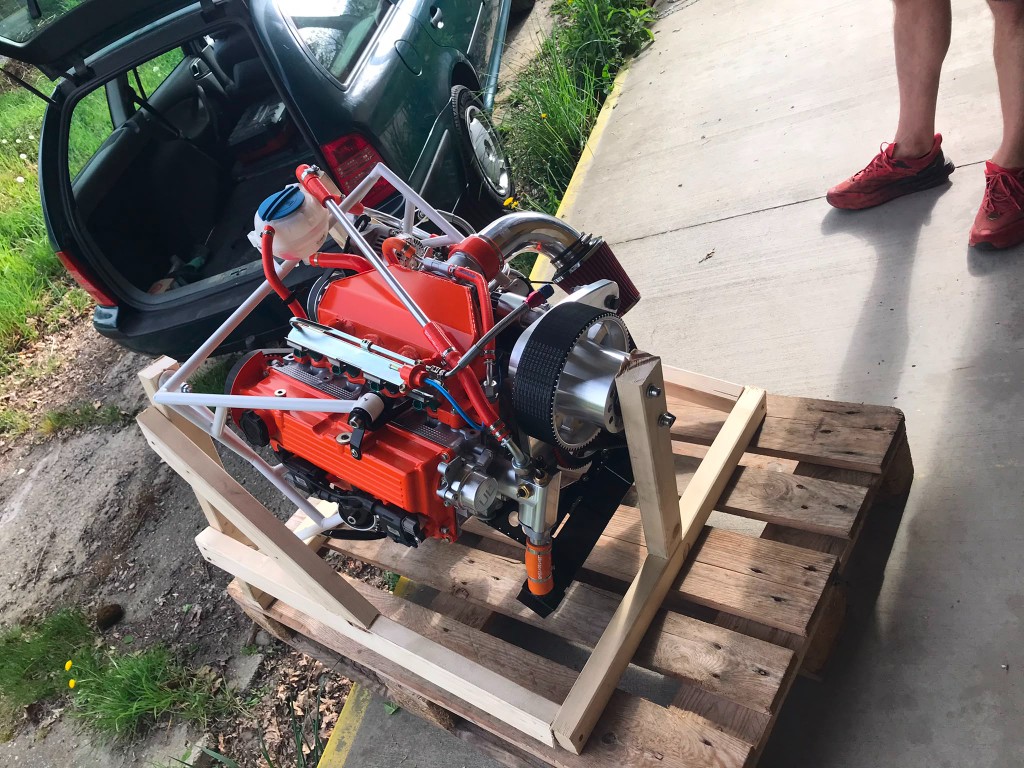 Kompletní instalace motoru Suzuki na paletě
